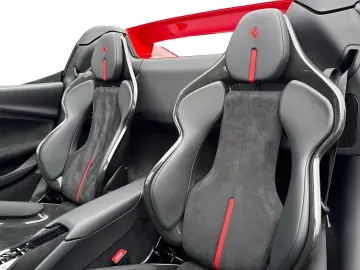 FERRARI 296 GTS  Embleme Navi PDC Klima Leder