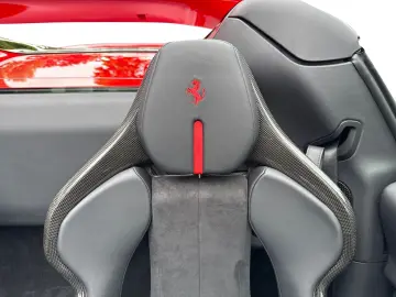 FERRARI 296 GTS  Embleme Navi PDC Klima Leder