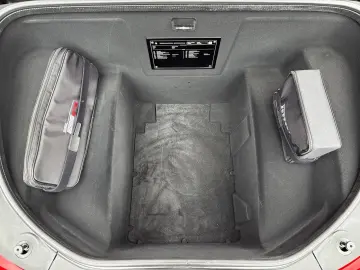 FERRARI 296 GTS  Embleme Navi PDC Klima Leder