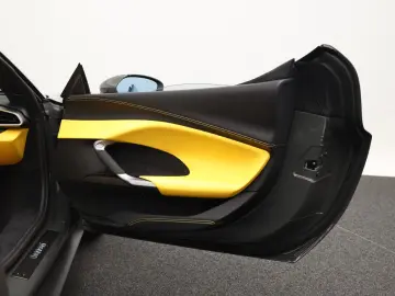 FERRARI 296 GTS      Ferrari Frankfurt