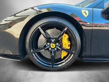 FERRARI F8 Spider   Lift   LED   Carbon