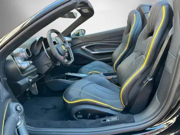 FERRARI F8 Spider   Lift   LED   Carbon