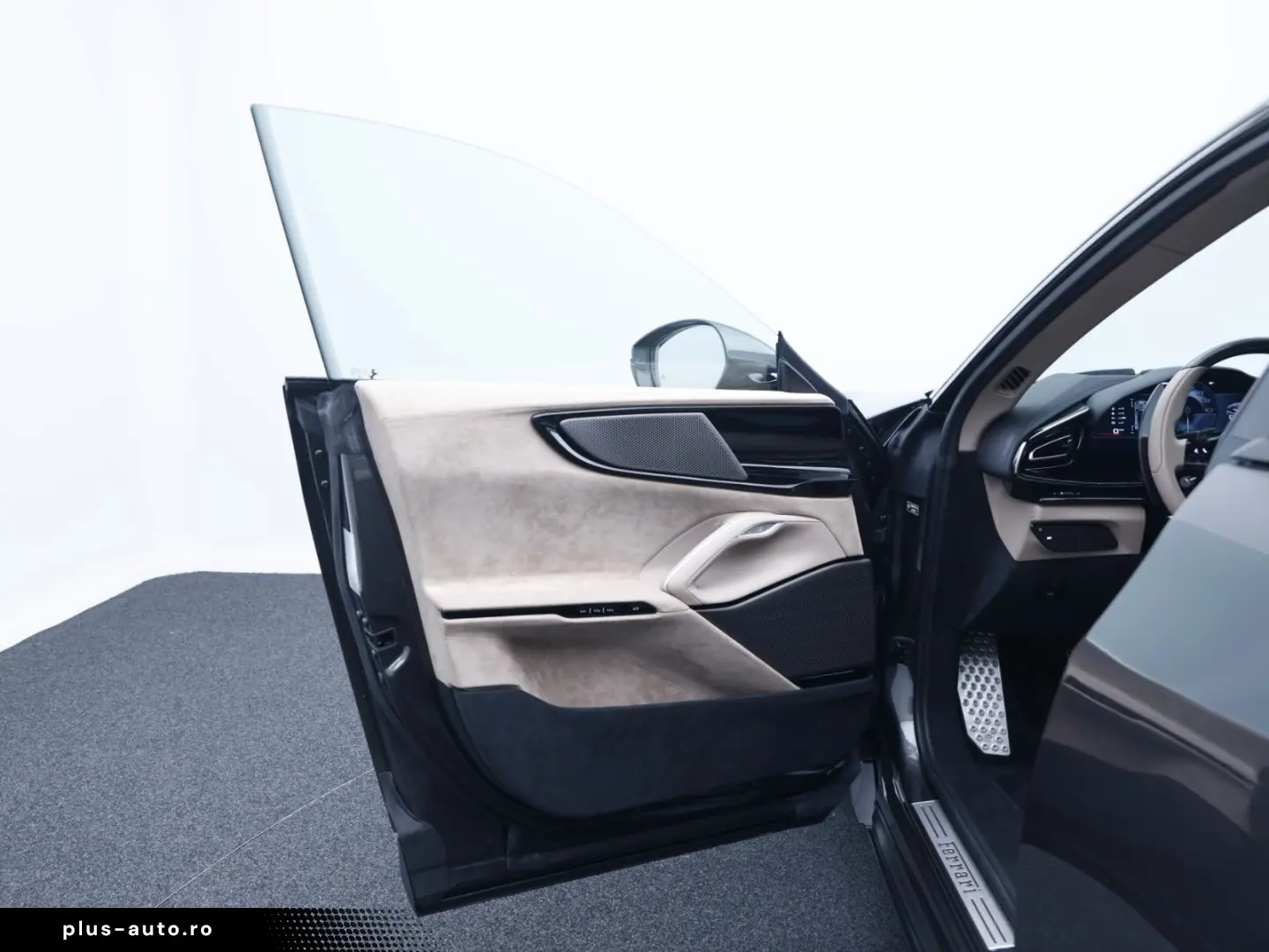 FERRARI Purosangue      Ferrari Frankfurt