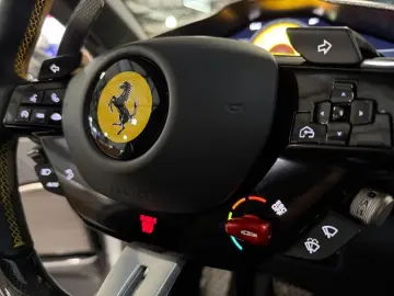 FERRARI Purosangue Tastenlenkrad LED FULL PPF 8 Fach ber