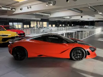 MCLAREN 750s MSO Carbon Lift B&W Perform Track Cam.