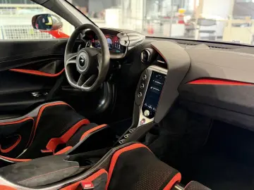 MCLAREN 750s MSO Carbon Lift B&W Perform Track Cam.