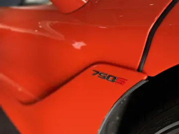 MCLAREN 750s MSO Carbon Lift B&W Perform Track Cam.