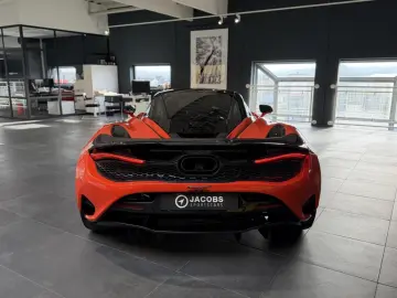 MCLAREN 750s MSO Carbon Lift B&W Perform Track Cam.