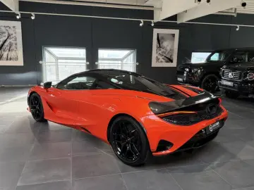 MCLAREN 750s MSO Carbon Lift B&W Perform Track Cam.