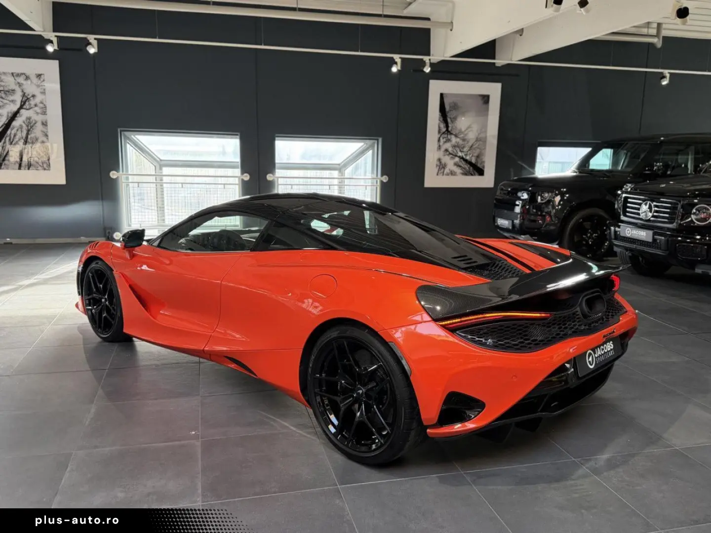 MCLAREN 750s MSO Carbon Lift B&W Perform Track Cam.