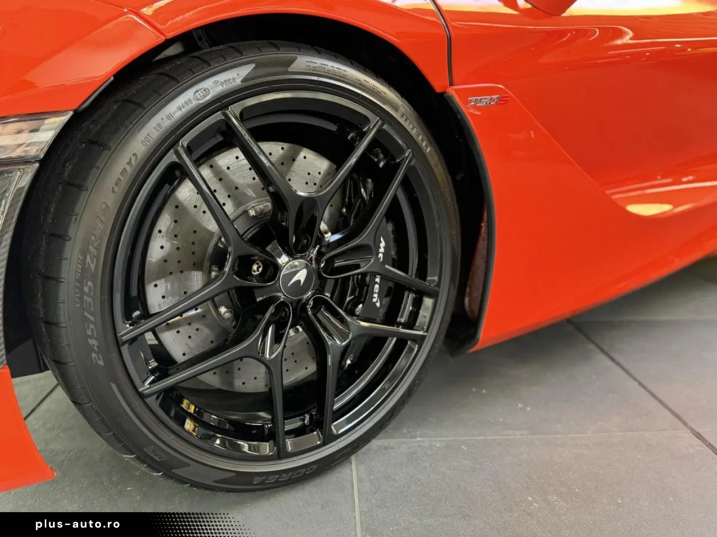 MCLAREN 750s MSO Carbon Lift B&W Perform Track Cam.