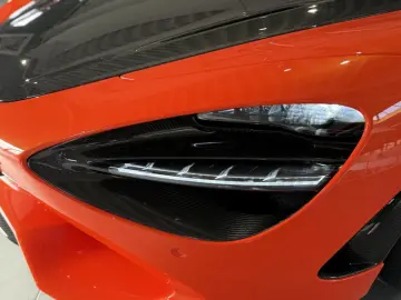 MCLAREN 750s MSO Carbon Lift B&W Perform Track Cam.