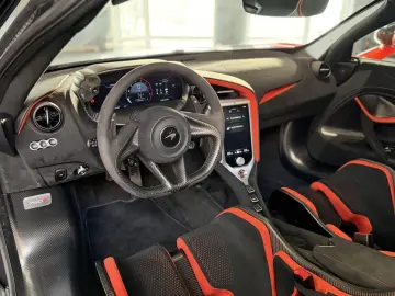 MCLAREN 750s MSO Carbon Lift B&W Perform Track Cam.