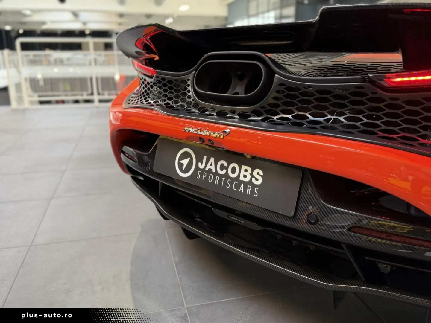 MCLAREN 750s MSO Carbon Lift B&W Perform Track Cam.