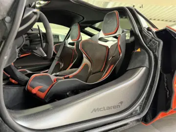 MCLAREN 750s MSO Carbon Lift B&W Perform Track Cam.