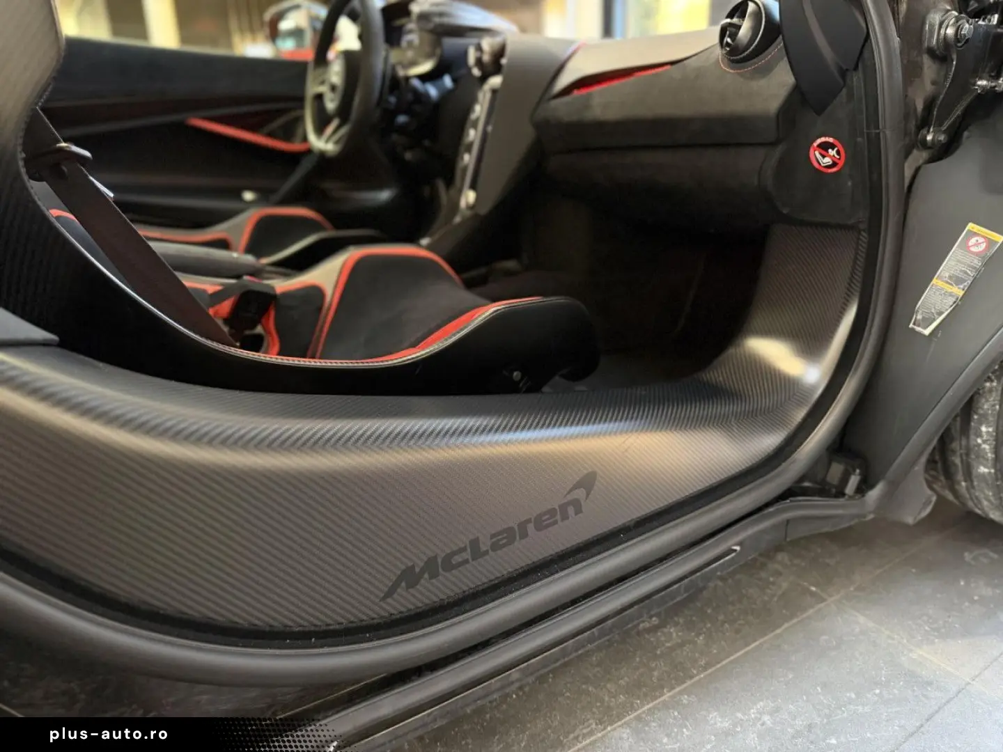 MCLAREN 750s MSO Carbon Lift B&W Perform Track Cam.