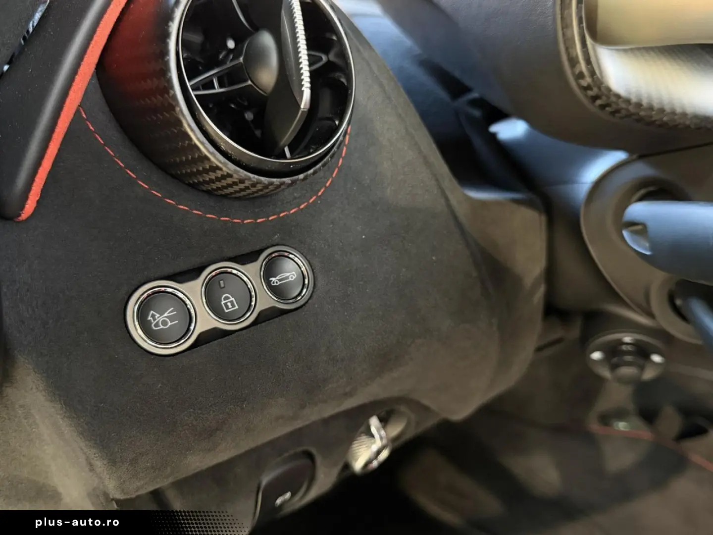 MCLAREN 750s MSO Carbon Lift B&W Perform Track Cam.