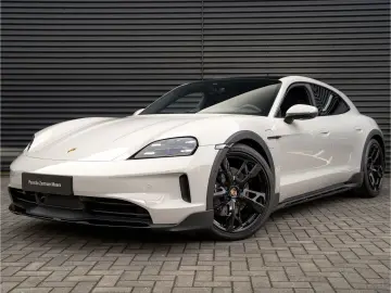 PORSCHE Taycan 4 Cross Turismo Offroad Design Paket