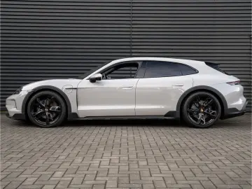 PORSCHE Taycan 4 Cross Turismo Offroad Design Paket