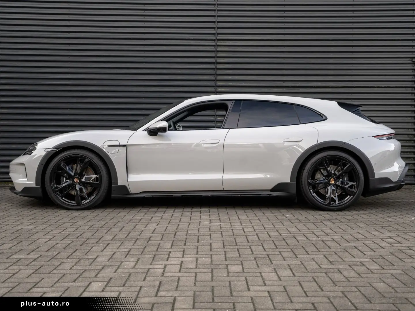 PORSCHE Taycan 4 Cross Turismo Offroad Design Paket