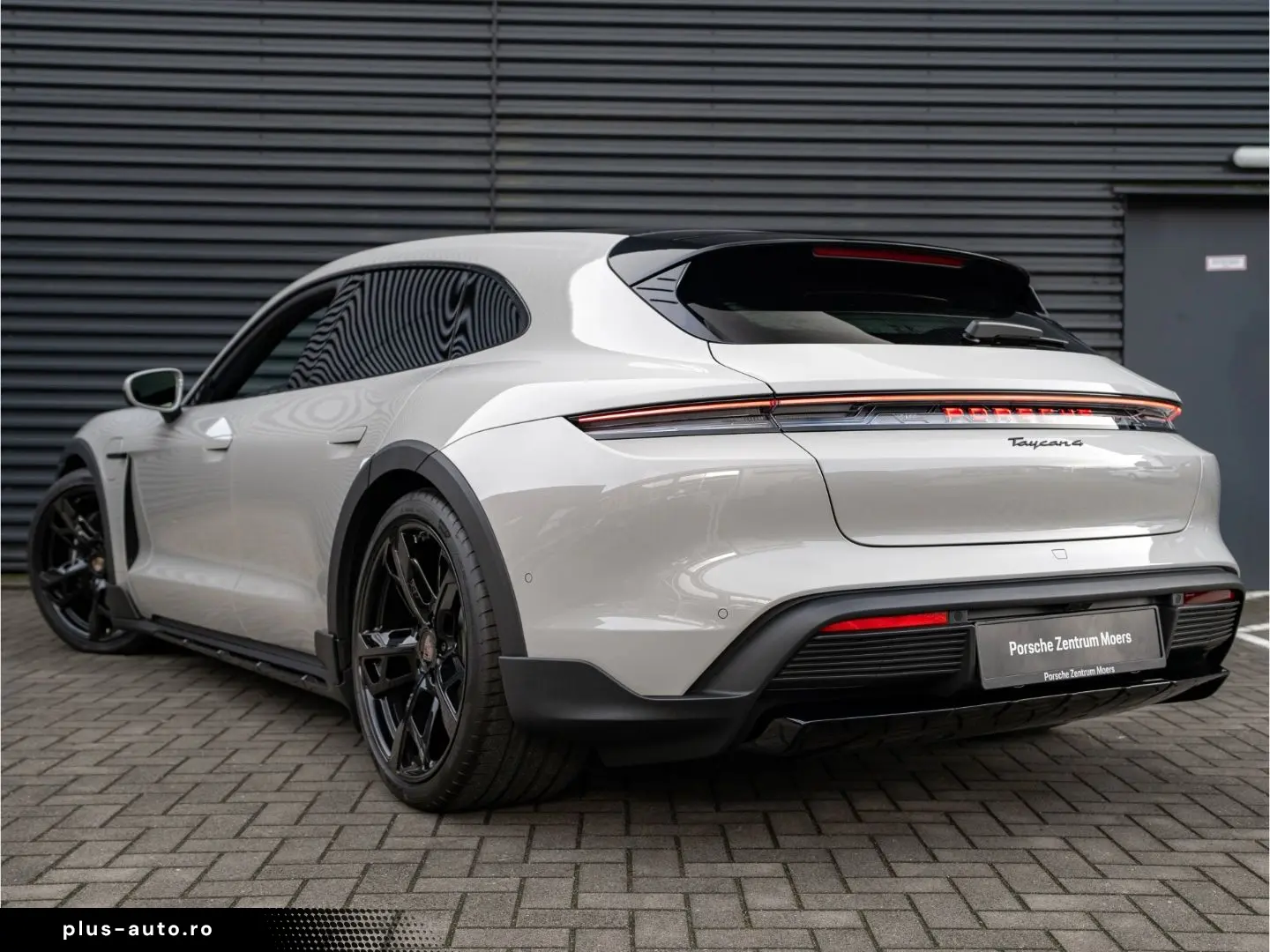 PORSCHE Taycan 4 Cross Turismo Offroad Design Paket