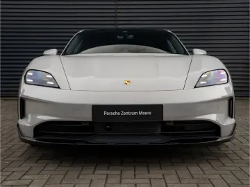 PORSCHE Taycan 4 Cross Turismo Offroad Design Paket