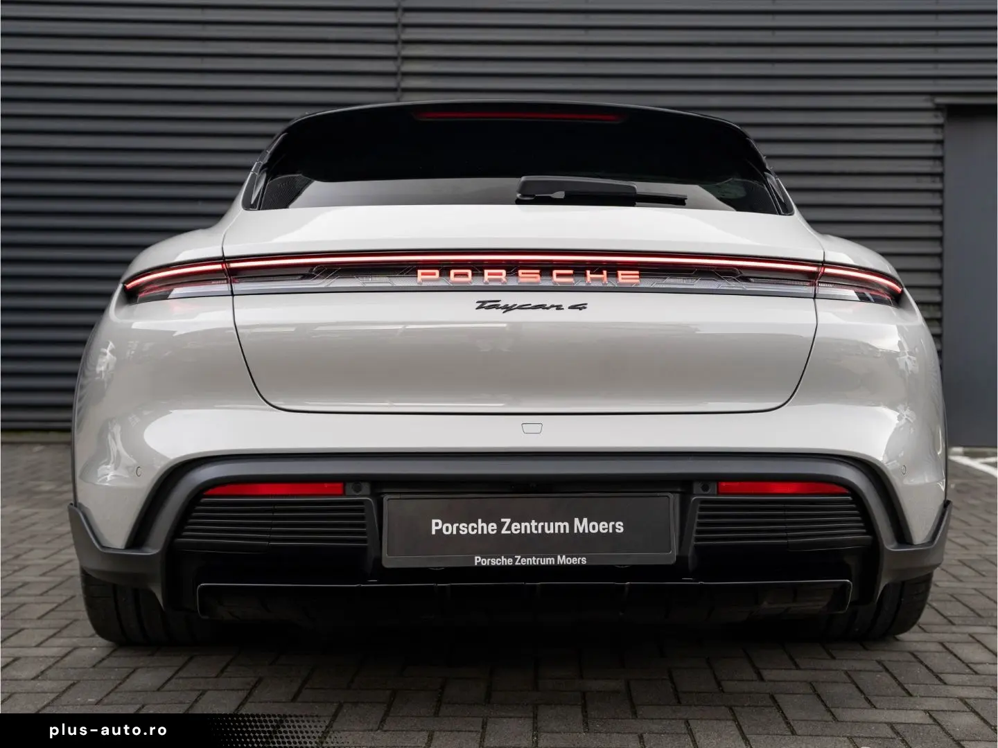 PORSCHE Taycan 4 Cross Turismo Offroad Design Paket