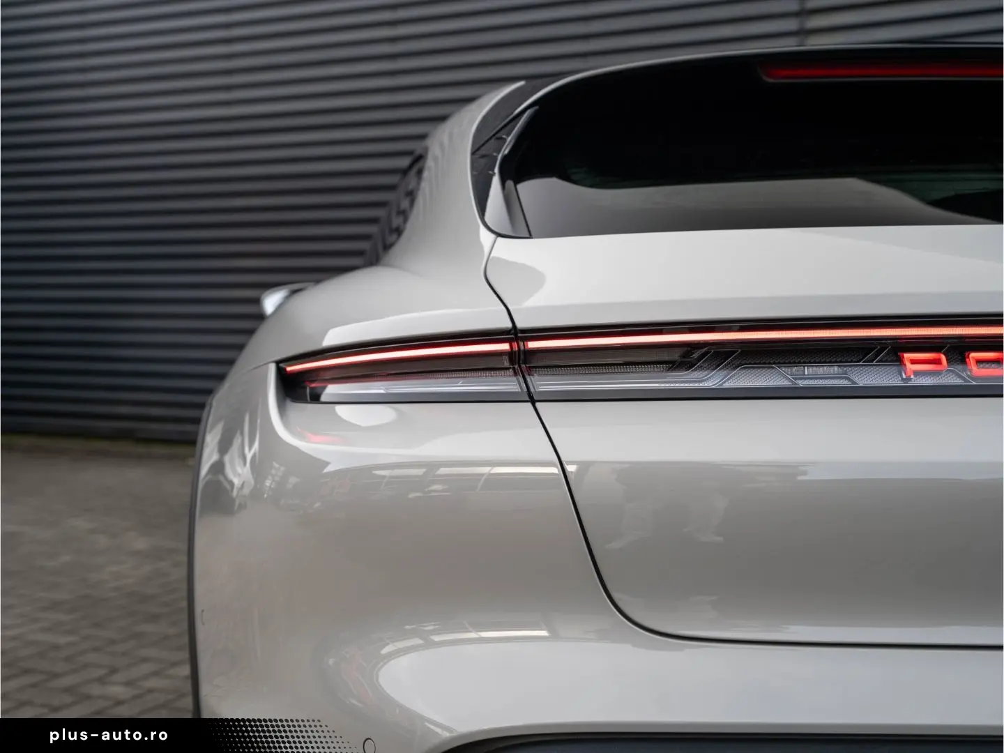 PORSCHE Taycan 4 Cross Turismo Offroad Design Paket