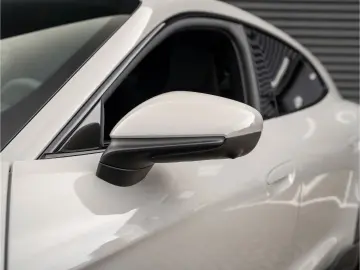 PORSCHE Taycan 4 Cross Turismo Offroad Design Paket