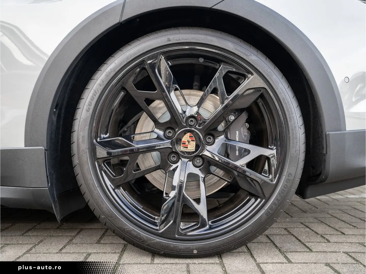 PORSCHE Taycan 4 Cross Turismo Offroad Design Paket