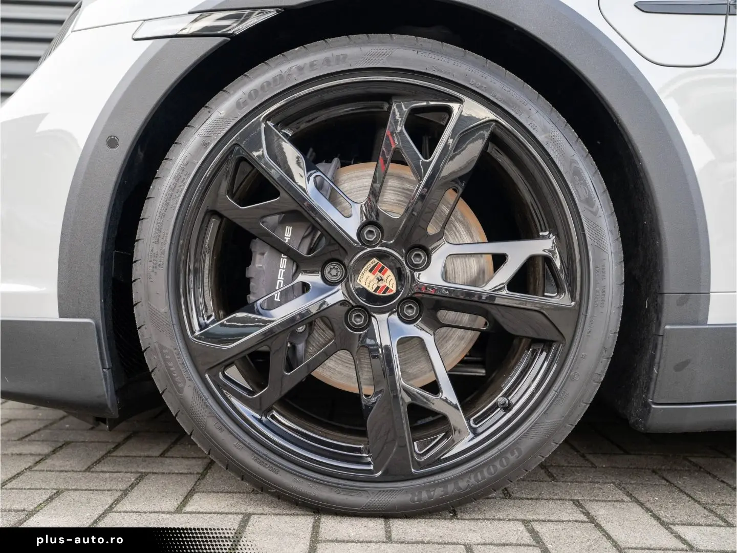 PORSCHE Taycan 4 Cross Turismo Offroad Design Paket