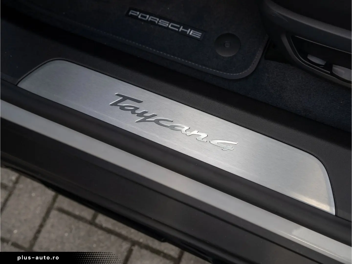 PORSCHE Taycan 4 Cross Turismo Offroad Design Paket