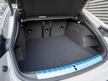 PORSCHE Taycan 4 Cross Turismo Offroad Design Paket