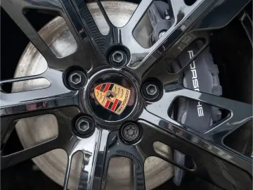 PORSCHE Taycan 4 Cross Turismo Offroad Design Paket