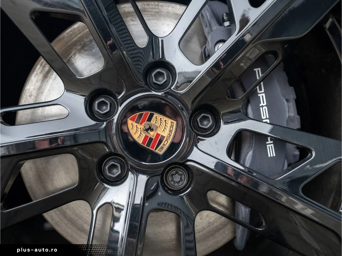 PORSCHE Taycan 4 Cross Turismo Offroad Design Paket