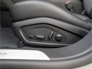 PORSCHE Taycan 4 Cross Turismo Offroad Design Paket