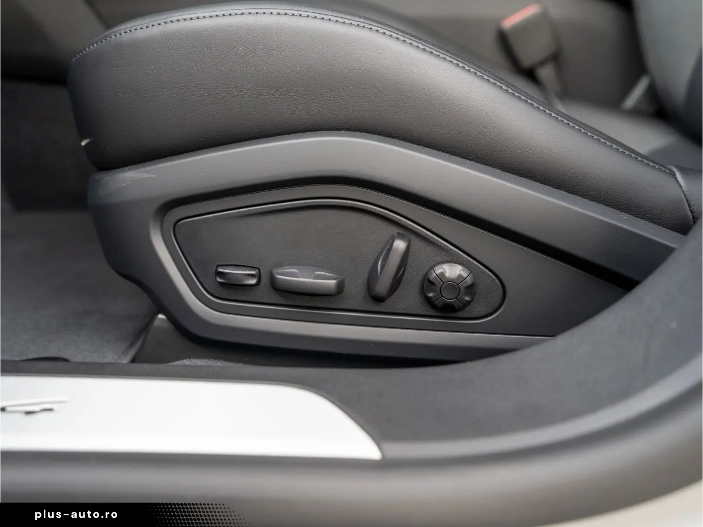 PORSCHE Taycan 4 Cross Turismo Offroad Design Paket