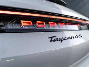 PORSCHE Taycan 4S Cross Turismo 21''  BOSE uvm.