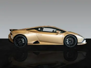 LAMBORGHINI Huracán Tecnica   Oro Elios   Carbon Trunk
