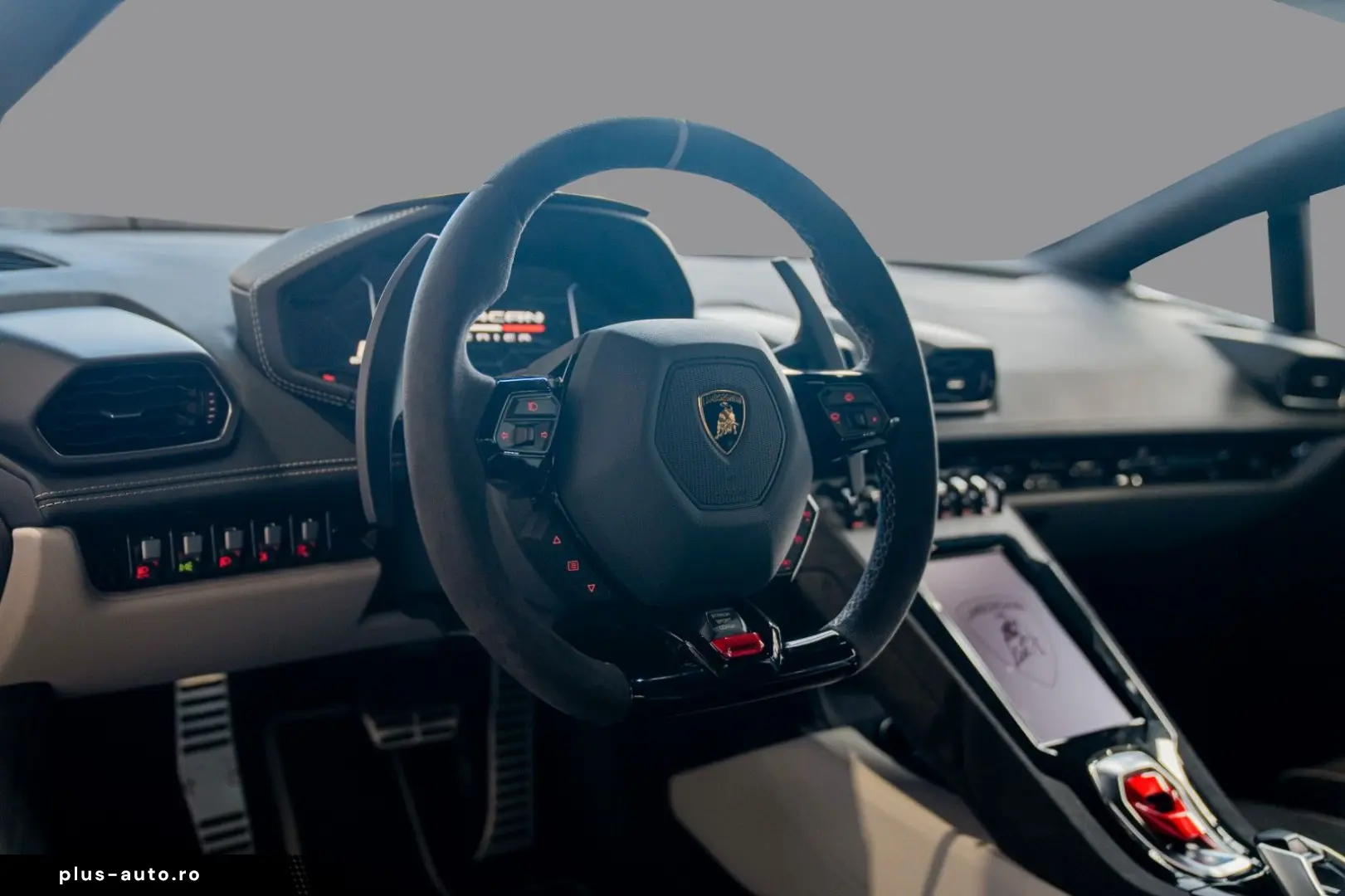 LAMBORGHINI Huracán Tecnica   Oro Elios   Carbon Trunk