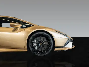 LAMBORGHINI Huracán Tecnica   Oro Elios   Carbon Trunk