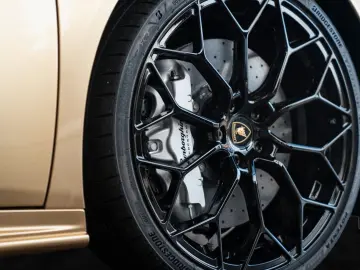 LAMBORGHINI Huracán Tecnica   Oro Elios   Carbon Trunk