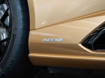 LAMBORGHINI Huracán Tecnica   Oro Elios   Carbon Trunk