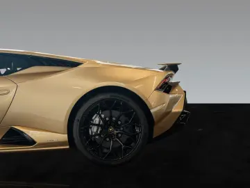 LAMBORGHINI Huracán Tecnica   Oro Elios   Carbon Trunk