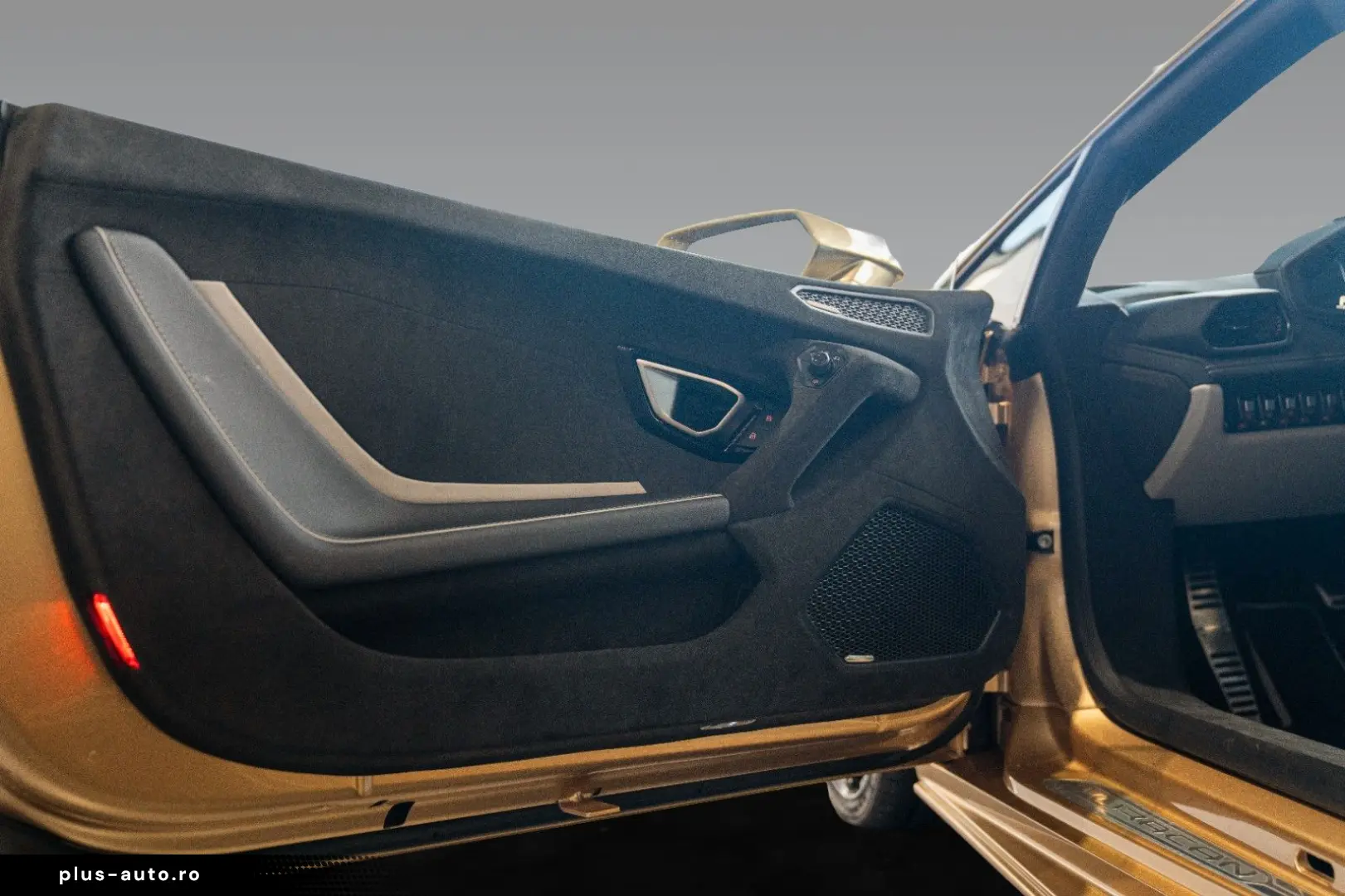 LAMBORGHINI Huracán Tecnica   Oro Elios   Carbon Trunk