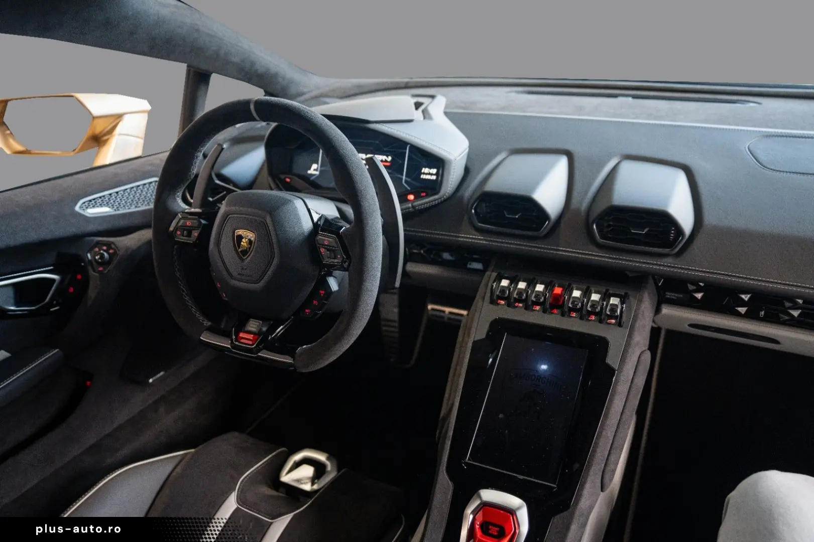 LAMBORGHINI Huracán Tecnica   Oro Elios   Carbon Trunk