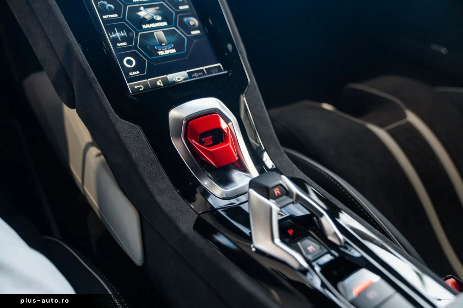 LAMBORGHINI Huracán Tecnica   Oro Elios   Carbon Trunk