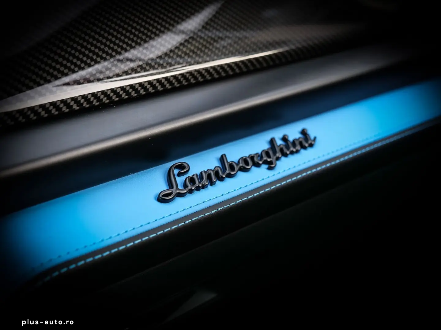 LAMBORGHINI Urus SE Blu Cepheus  Pano  Ad Personam Colour