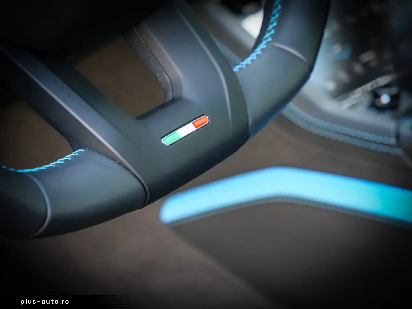 LAMBORGHINI Urus SE Blu Cepheus  Pano  Ad Personam Colour