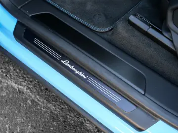 LAMBORGHINI Urus SE Blu Cepheus  Pano  Ad Personam Colour